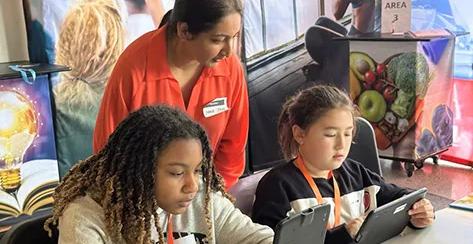 Voya employee volunteer